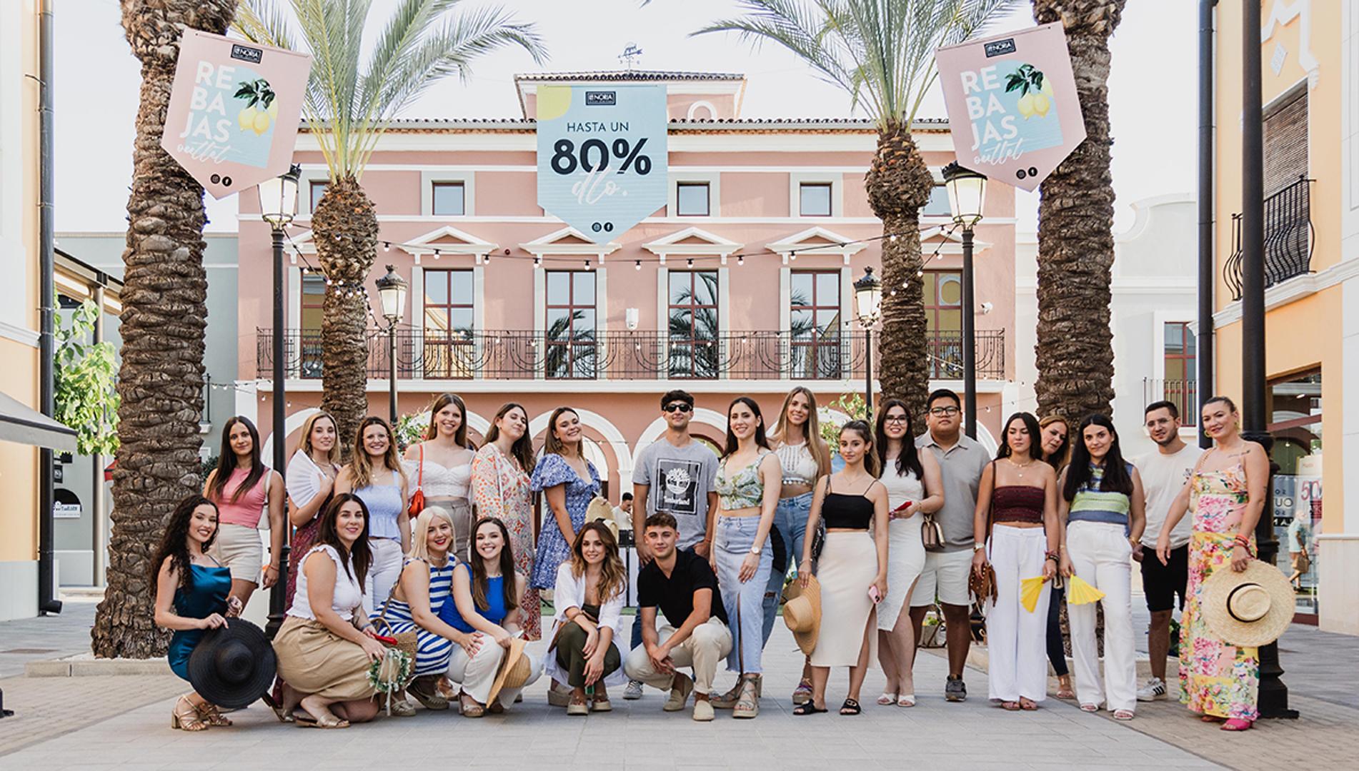 La Noria Outlet da el pistoletazo de salida a sus rebajas con influencers de la Region La Verdad